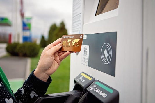 Arnaque au QR code sur les bornes de recharge accessibles au public