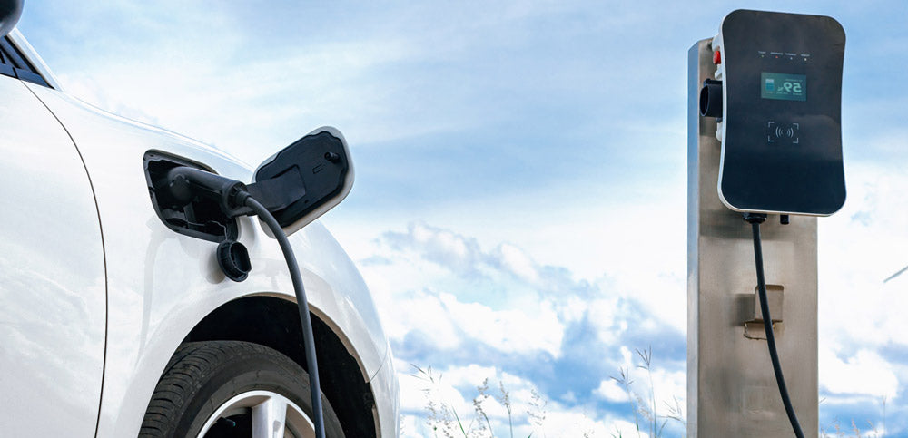 Courant continu ou alternatif : que choisir pour recharger la batterie de son véhicule électrique ?