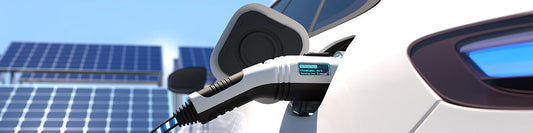 Recharger votre voiture électrique avec des panneaux solaires : avantages et méthodes
